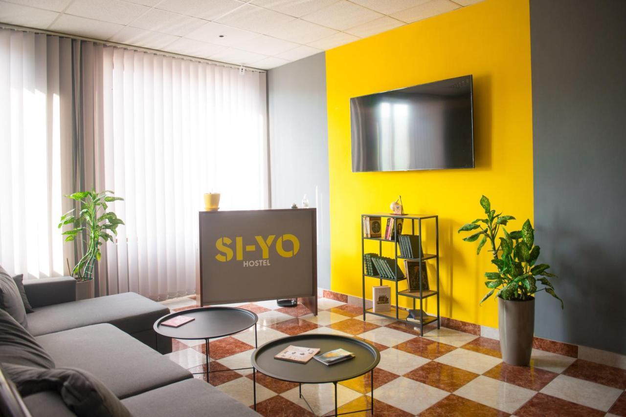 Si-Yo Hostel Uzhhorod Exterior foto